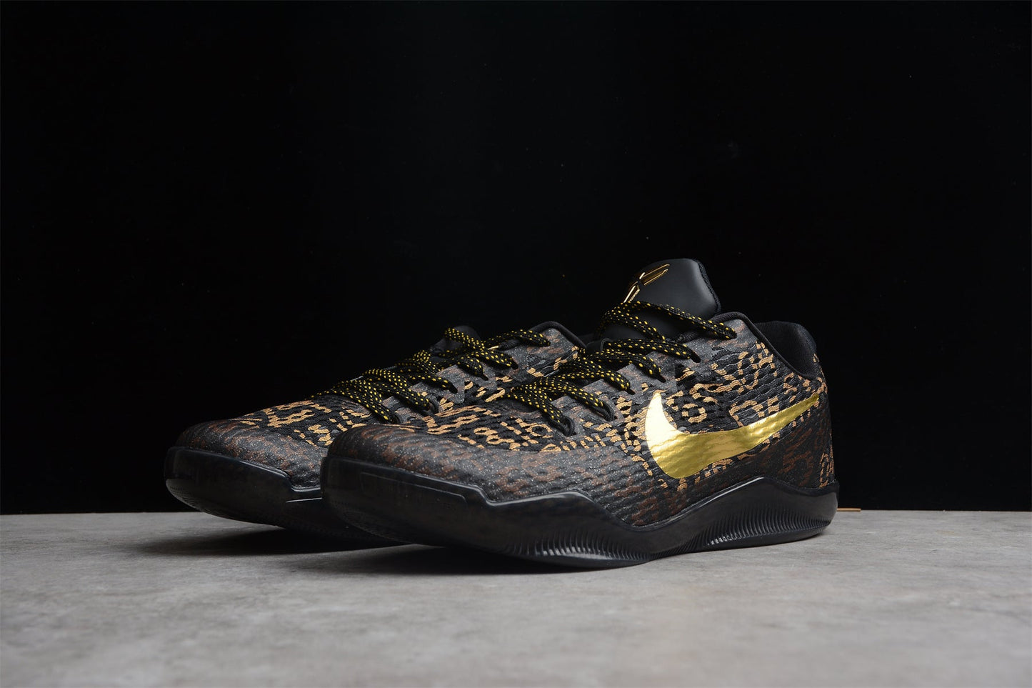 Nike Zoom Kobe 11 Low-Top Basketball Shoes