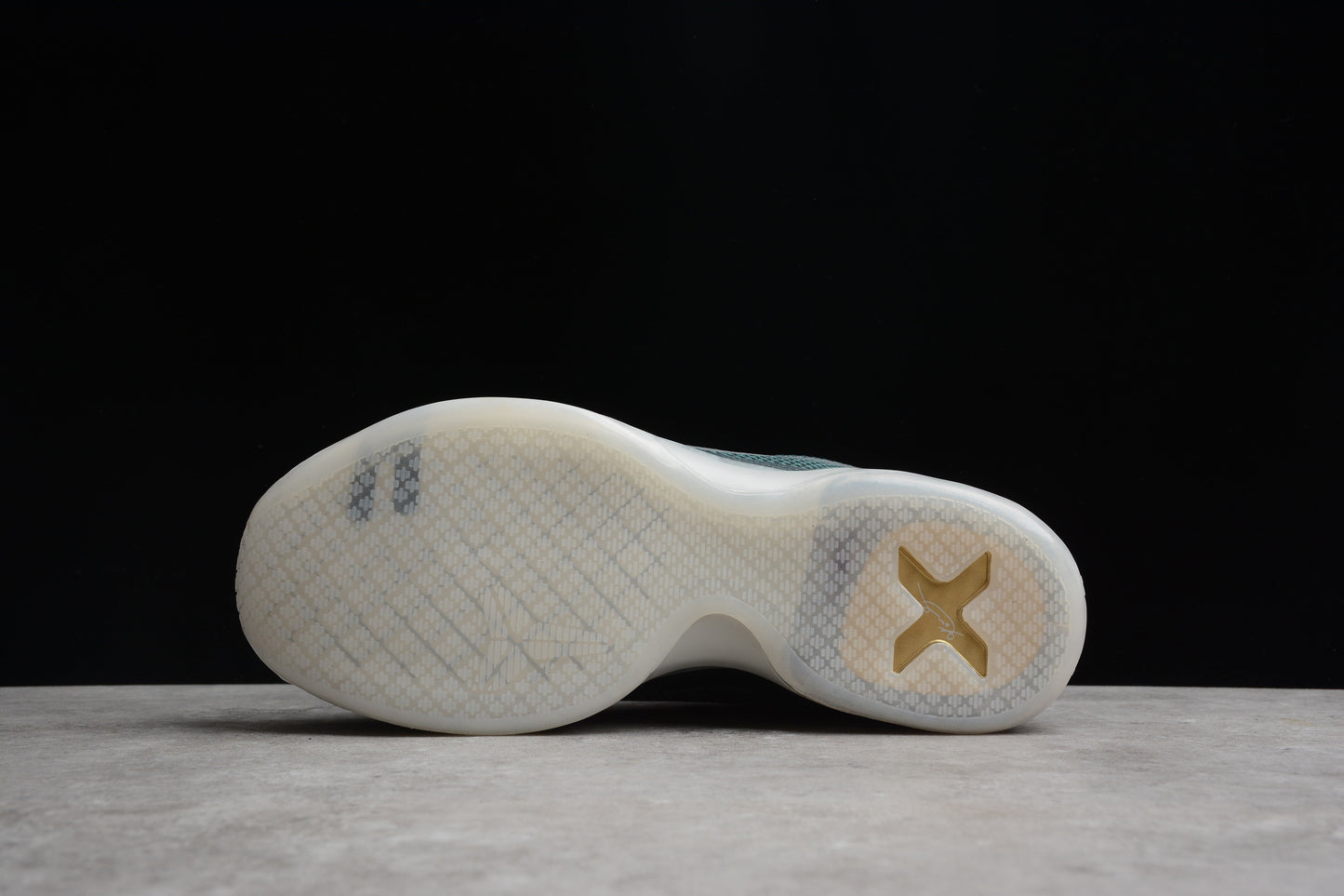 Nike Zoom Kobe 10 Low-Top Basketball Shoes