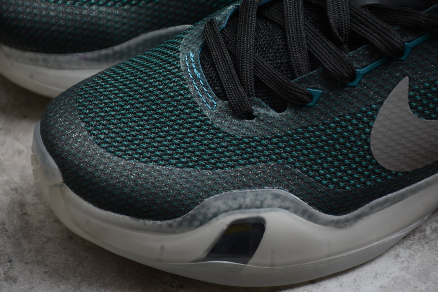 Nike Zoom Kobe 10 Low-Top Basketball Shoes