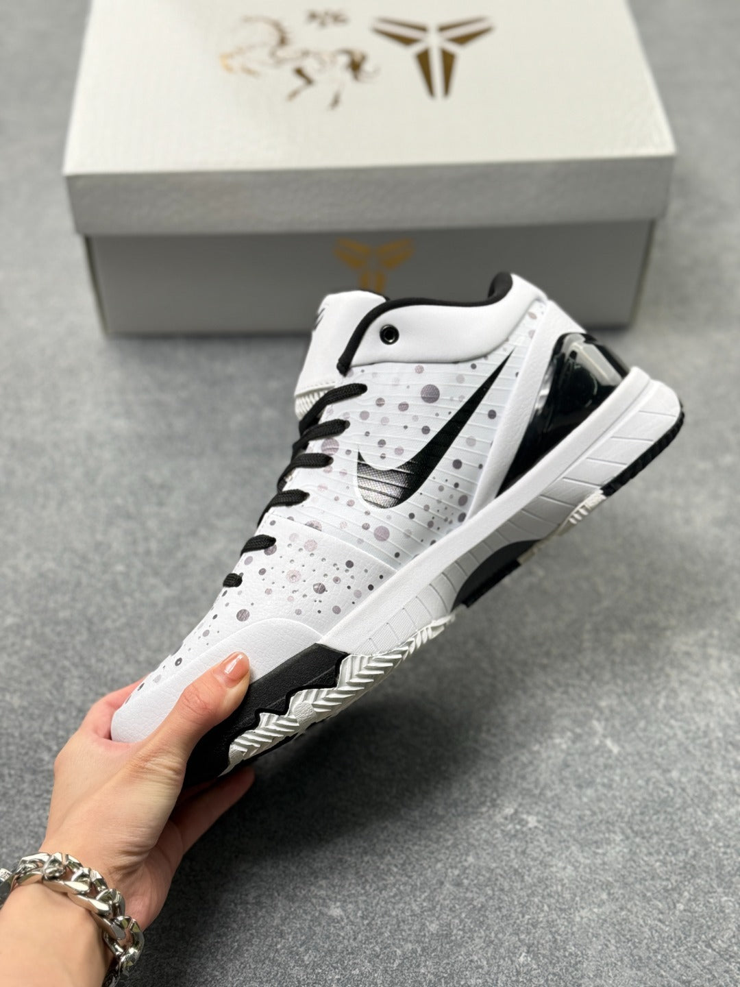 Nike Zoom Kobe 4 Basketball Shoes (Men's & Women's)