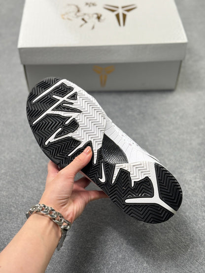 Nike Zoom Kobe 4 Basketball Shoes (Men's & Women's)
